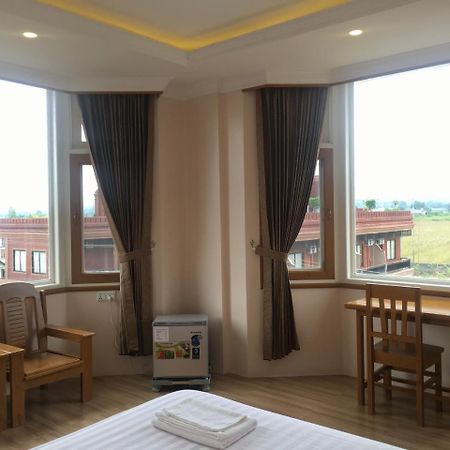 Five One Star Hotel Nyaung Shwe Extérieur photo