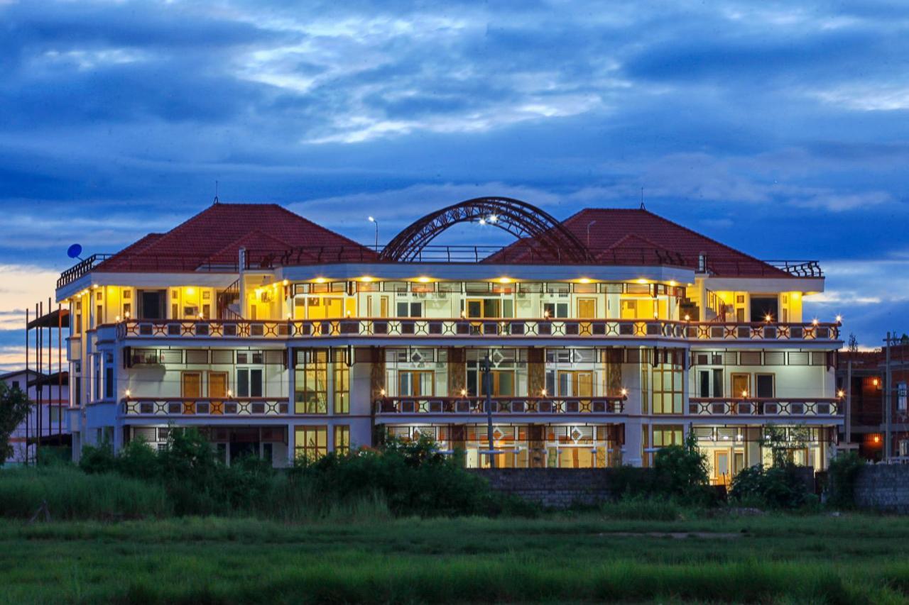 Five One Star Hotel Nyaung Shwe Extérieur photo