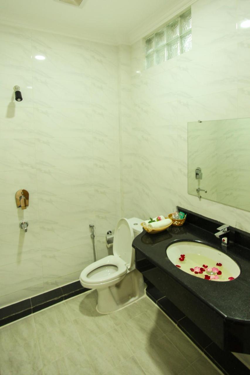 Five One Star Hotel Nyaung Shwe Extérieur photo