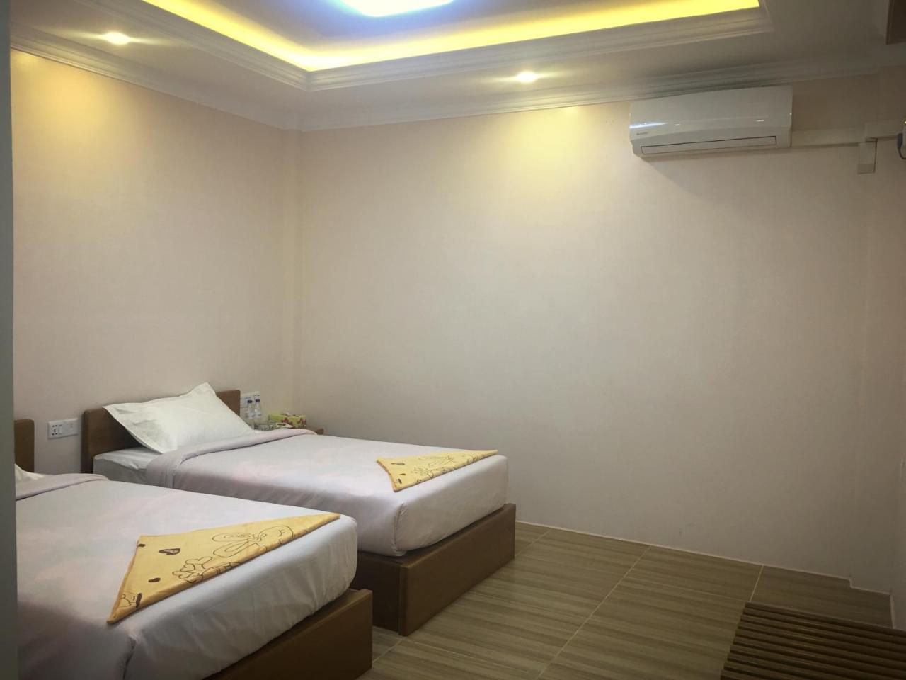Five One Star Hotel Nyaung Shwe Extérieur photo